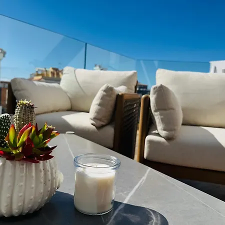 Blue Square Residence *