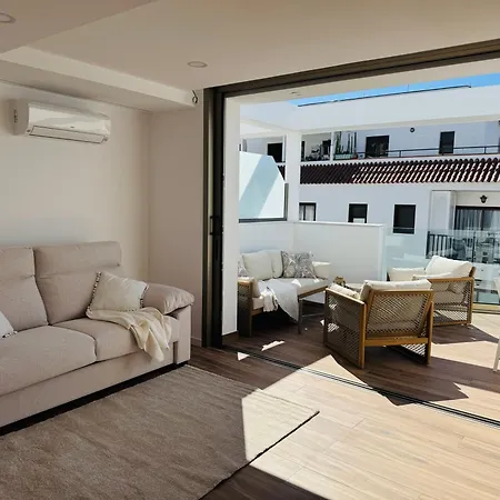 Blue Square Residence *